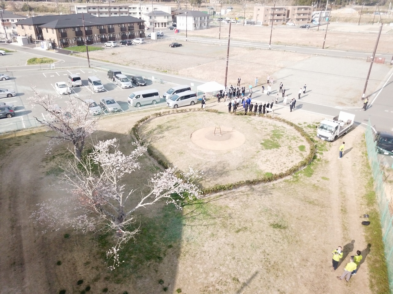 「富岡町きぼうの桜」植樹祭でドローン空撮の画像