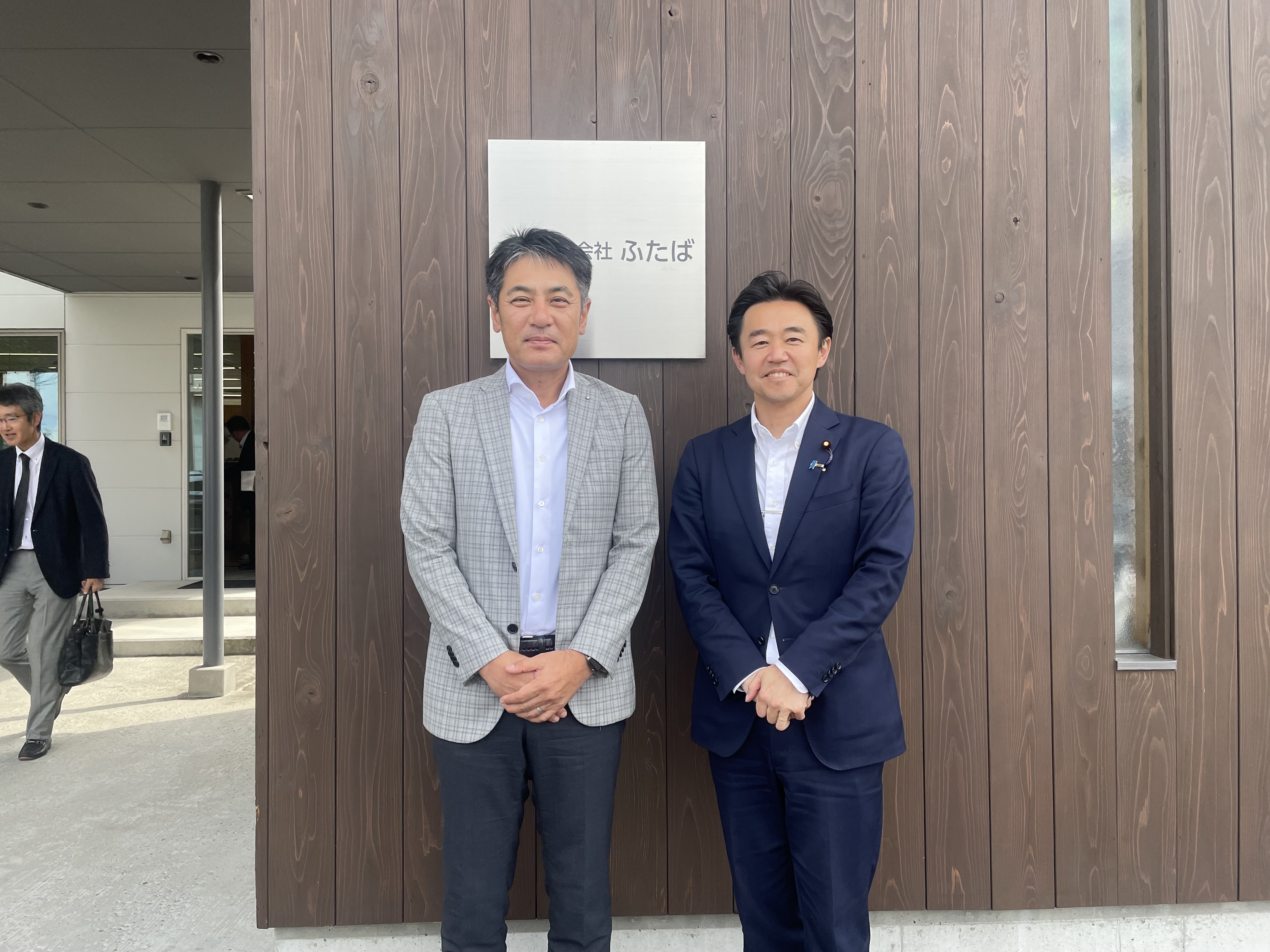 穂坂泰外務大臣政務官が来社されました。の画像