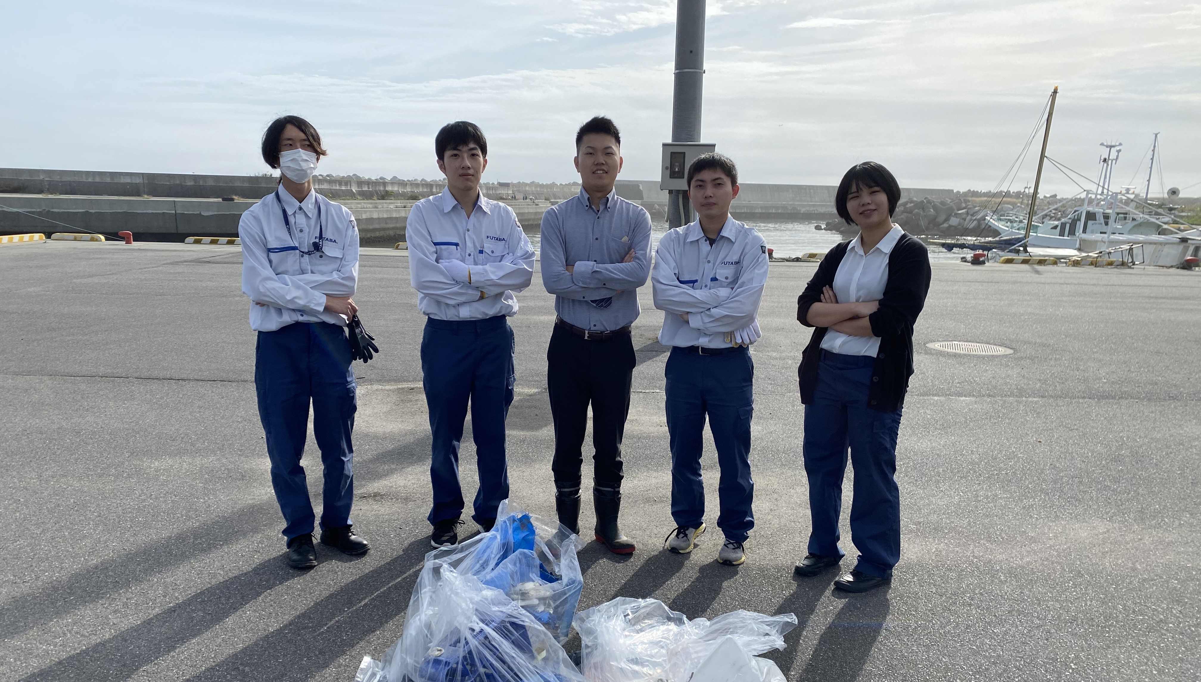 富岡川・富田漁港のゴミ拾いと本社周辺の草刈りを実施しました。の画像