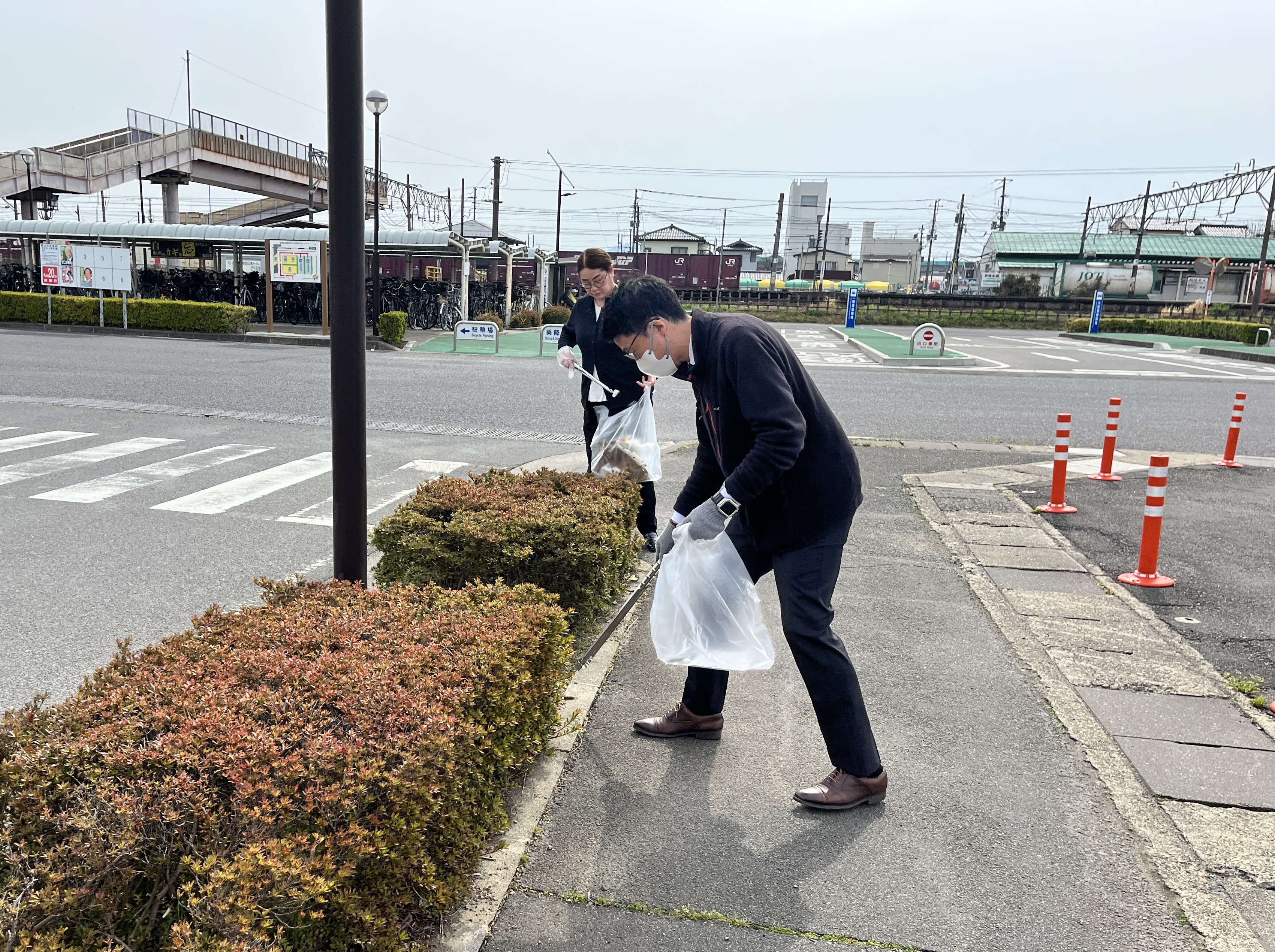 本社・支社周辺のゴミ拾いを行いました。の画像