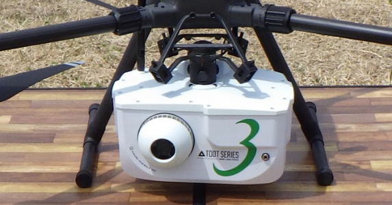 写真：UAV搭載型グリーンレーザスキャナ