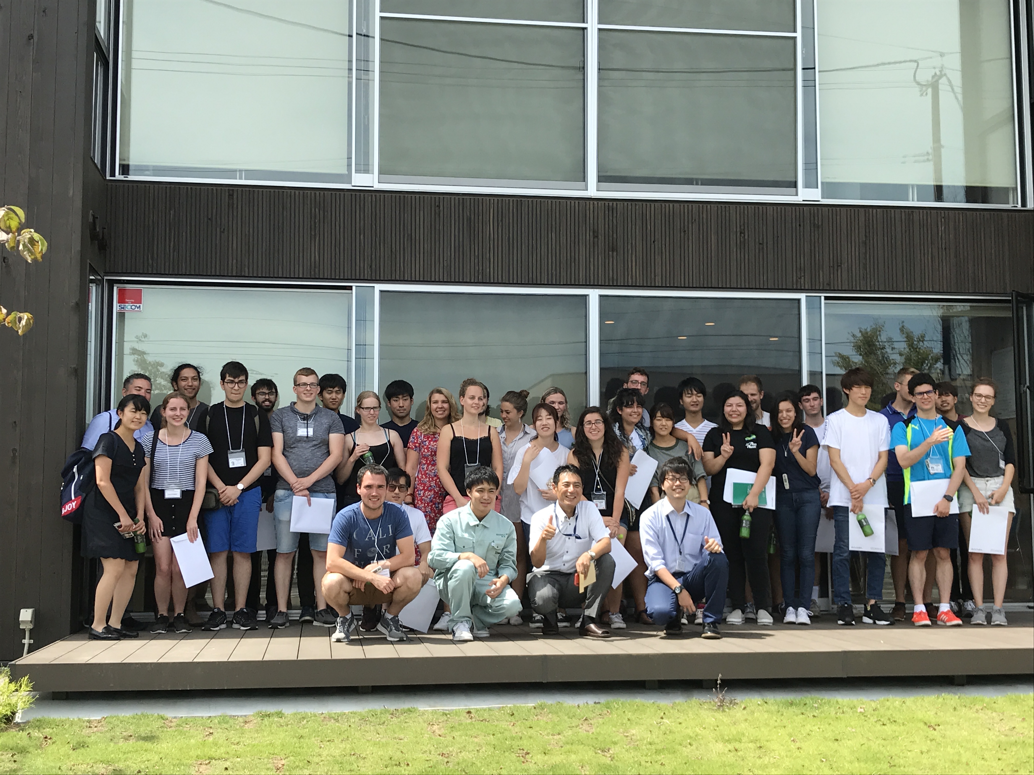 福島大学「Fukushima Ambassadors Program」で留学生26名、福大生10名が富岡本社に来社（8月21日）の画像